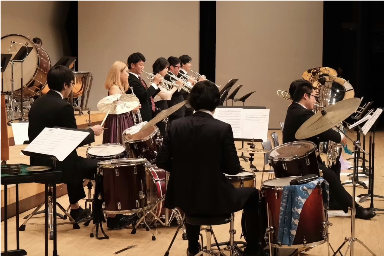 ふるさと音楽会 定期演奏会の演奏風景